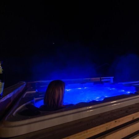 Arctic Lodge Tromvik With Jacuzzi Tromso Bagian luar foto