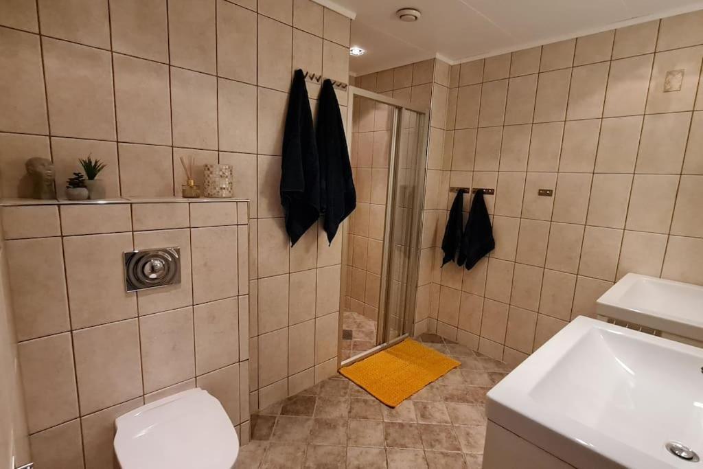Arctic Lodge Tromvik With Jacuzzi Tromso Bagian luar foto