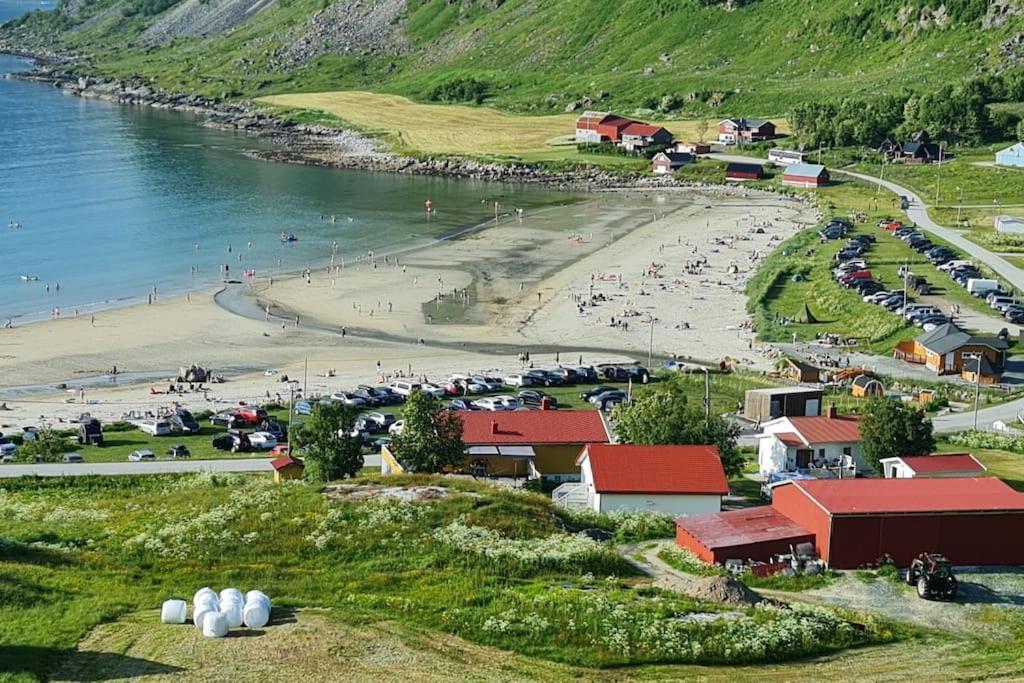 Arctic Lodge Tromvik With Jacuzzi Tromso Bagian luar foto